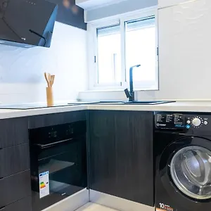 Completo A 5 Minutos Estacion Tren. Apartamento